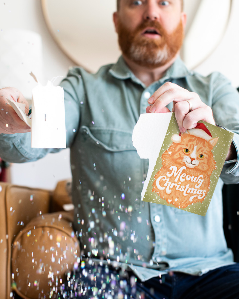 TYII™ Endless Meowing Christmas Card – Nonstop Musical Cat Prank Greeting Card with Glitter Surprise